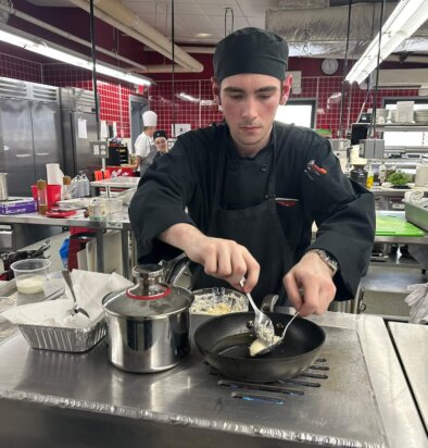 我们的大螃蟹烹饪大赛上了新闻!